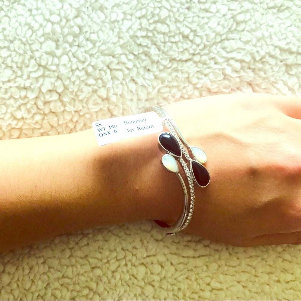 Dainty onyx/silver bangle clasp bracelet - NWT